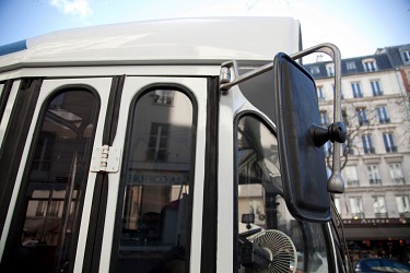 paris_classic_tour_visit_vintage_bus